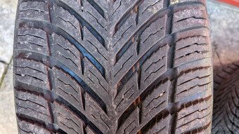 NOKIAN 215/65 R 16 celoročné - 4