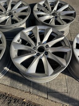 BMW F30/F31 R18 Modern Line Turbine Styling originál disky - 4