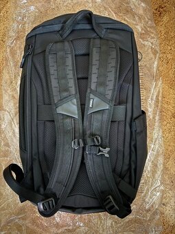 Thule Chasm batoh na notebook 26 l TCHB215 – Čierny - 4