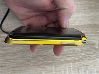 Motorola Razr V8 Zlata - 4
