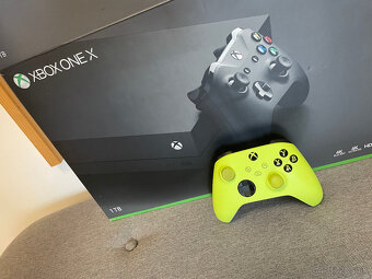 XBOX ONE X 4K + OVLÁDAČ + GHOST RECON - 4