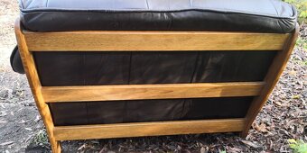 Kožená dvojsedačka s masivním dřevem - 4