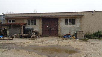 Kancelársky a skladový areál na okraji mesta. - 4