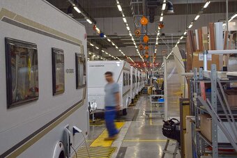 PRÁCA VO VÝROBE AUTOKARAVANOV - 4