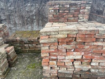 Pálená tehla očistená ca 700kusov - 4