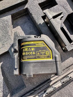 Predám profesionálny zelený laser DEWALT DW088CG - 4