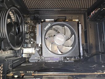 Predam PC + monitor - 4