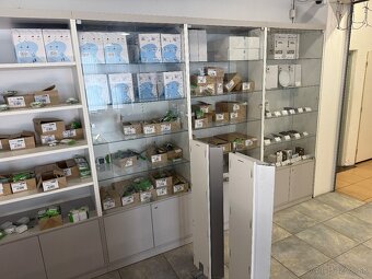 Presklené regály, vitríny - 4