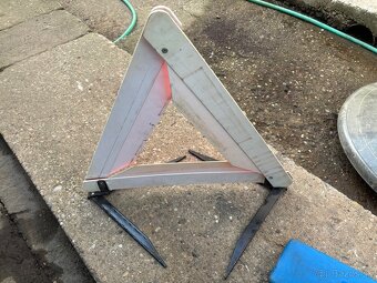 Výstražný trojuholník - 4