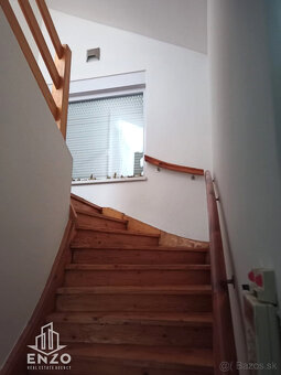 Prenájom 7 izbový rodinný dom so záhradou, saunou a parkovan - 4
