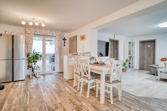 Na predaj priestranný 4-izbový rodinný dom v Malženiciach - 4