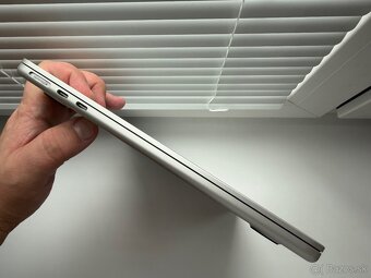 MacBook Air 13" M3 8/256GB - 4