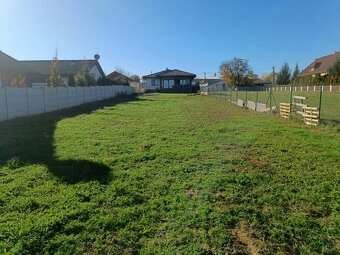 Veľké Bedzany - pozemok na stavbu RD, mobilny dom, záhrada - 4