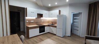 Prenájom 2 izbového bytu na námestí - 4