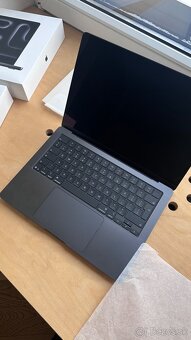 MacBook Pro 14" M5 -Cosmic Black -Úplne nový 16GB/ 1000 GB - 4
