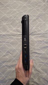 Predám starší notebook Lenovo - 4