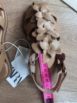 Letné sandále s kvetmi ZARA - 4
