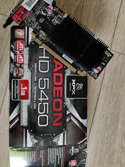 Radeon HD5450 512 MB RAM - 4