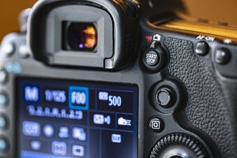 Canon EOS 5D Mark III - 4