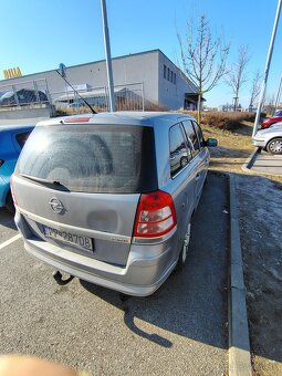 7 miestne auto - 4