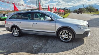 Škoda Superb Combi Scout 2.0 TDI CR 4x4 170k Elegance - 4