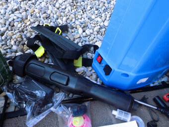 Ručný Aku+ mechanicky postrekovač 2+1 Flinke 16l+príslušens - 4