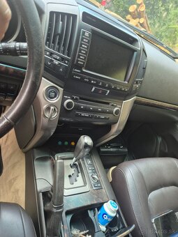 Toyota Landcruiser 200 - 4