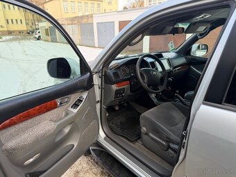 Toyota Land Chruiser 120 - 4