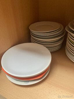 Darujem za odvoz zaváraninové poháre, taniere, šálky, poháre - 4