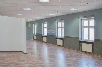 Ateliér/Showroom na priamo v centre Banskej Bystrice na pren - 4