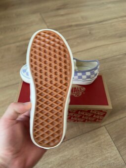 Vans. - 4