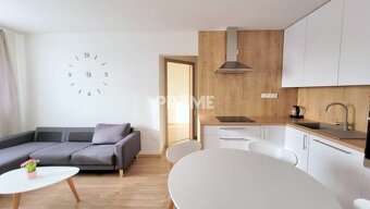 Štýlový 4i byt, REKONŠTRUKCIA, LOGGIA, Butatínska ulica, Pet - 4