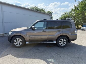 Mitsubishi Pajero - 4