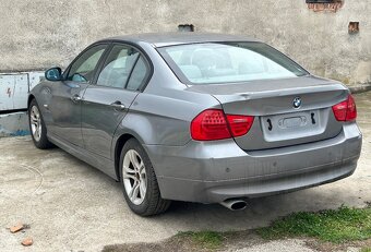 Rozpredám na diely BMW E90 318i 2010 - 4