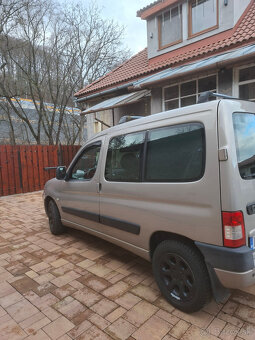Predám citroen berlingo 1,6HDI 5miestne - 4