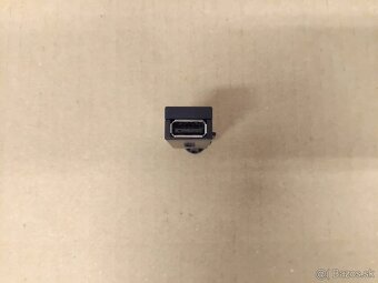 USB konektor - zásuvka AUX - 4