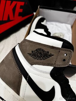 Air Jordan 1 Retro High OG - Dark Mocha - 4