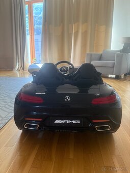 Elektrické auto Mercedes amg - 4