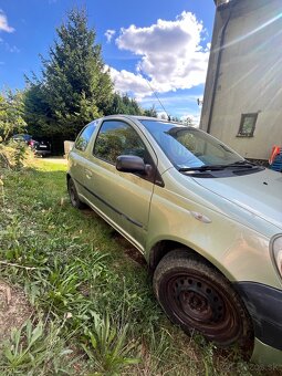 Toyota Yaris 1.1 - 4