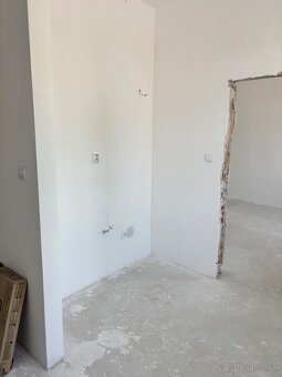 predam 2.izbovy byt s vlastným parkovacím miestom - 4