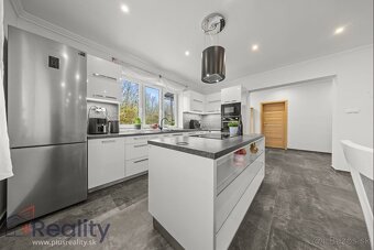 Rodinný dom s veľkým pozemkom v obci Vrakuň na predaj - 4