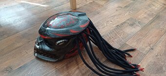 Predátor Prilba - 4