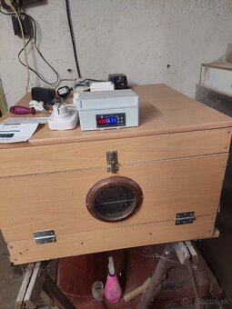 Predám  2 liahne doma robene - 4