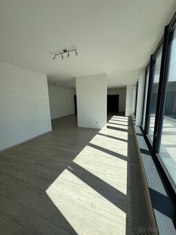 Prenájom kancelárie v centre Malaciek - 4