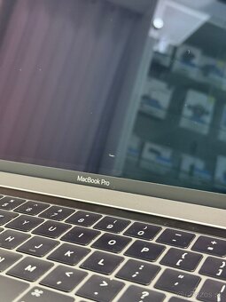 Apple MacBook Pro 15" (2017) Space Gray - 262 cyklov  - 4