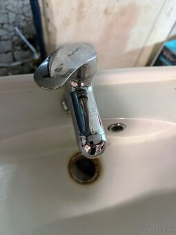 Umývadlo so skrinkou a bateriou - 4