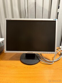 Predam rozne "prislusenstvo" k pocitacom - 4