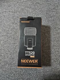 Predám Neewer TT520 speedlite - 4