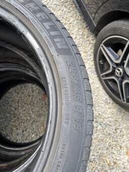 Michelin 225/45 R18 - 4