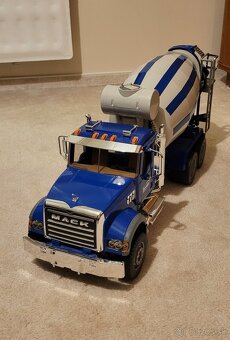 Bruder miesacka Mack Granite - 4